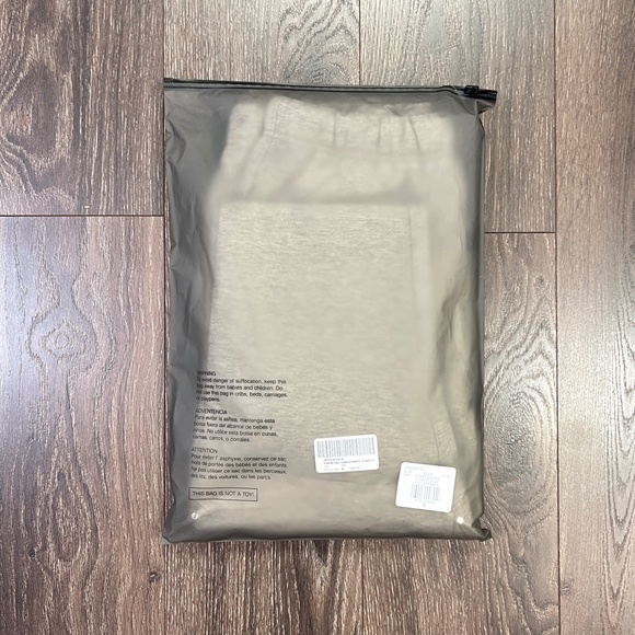 Fear of God FOG Essentials 1977 Jogger Sweatpants Light Oatmeal Grey / Off White - Picture 6 of 11